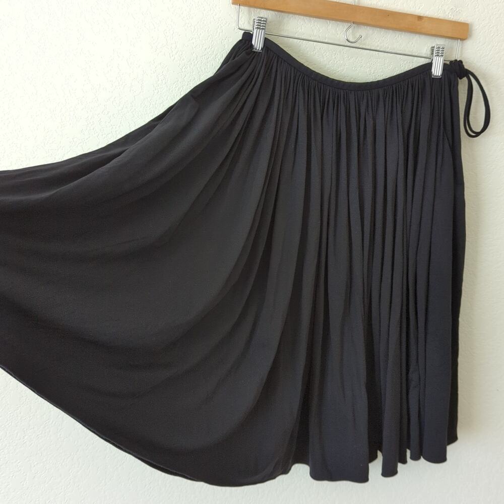 St. John Collection Womens Black Pleated Swing Circle Heavy Size 4 Midi Knee EUC